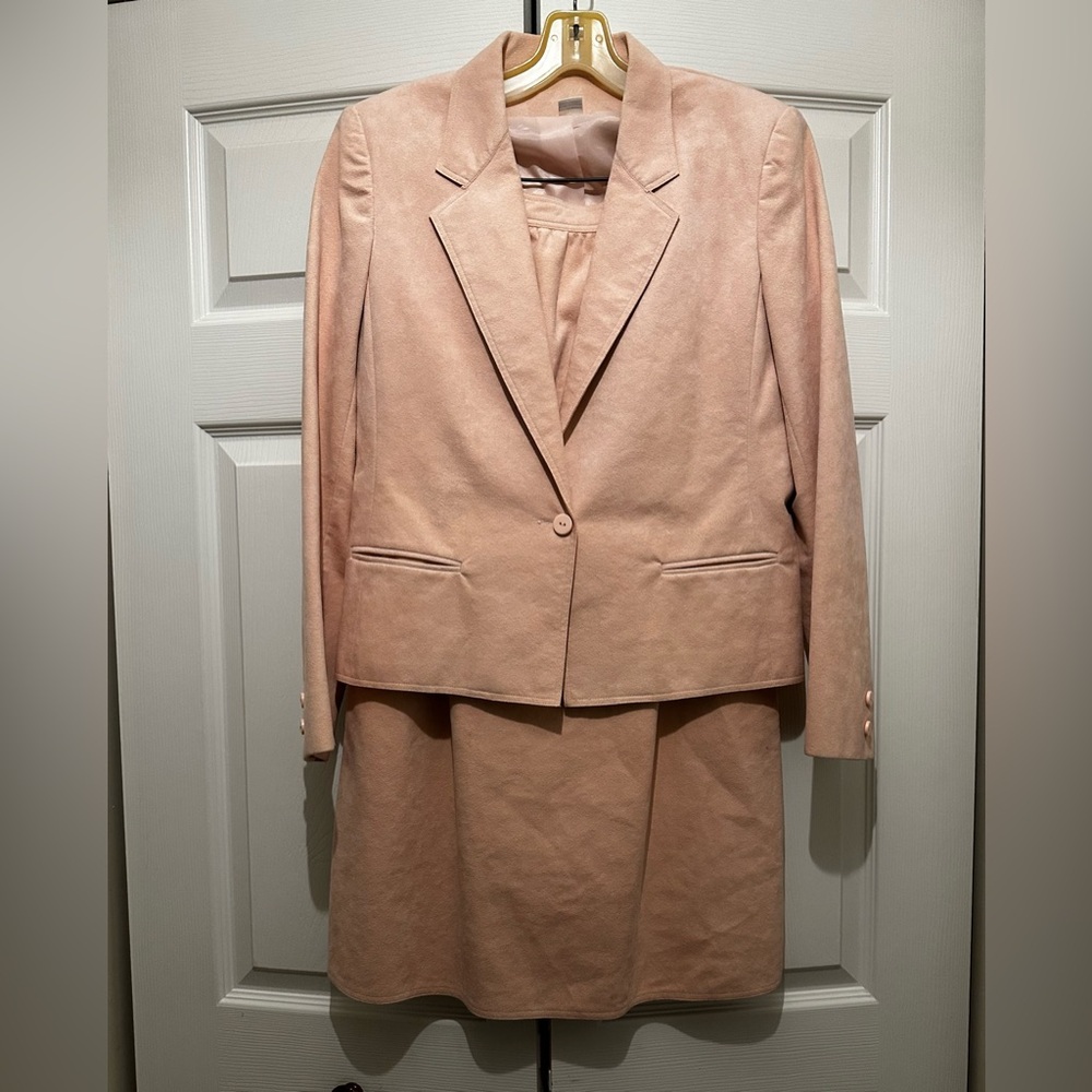 Classic Women's Pink Blazer & Skirt Suit